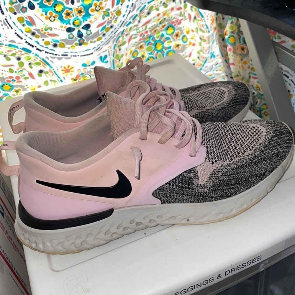 11 women’s Nike odyssey react 2 flyknit pink black running sneakers